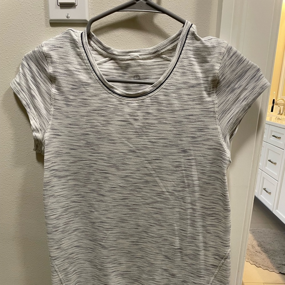 Never worn Lululemon short sleeve top size 2
